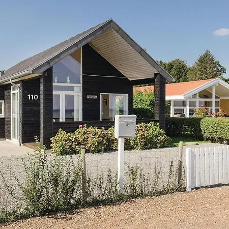 Two-bedroom In Bjert Binderup Strand